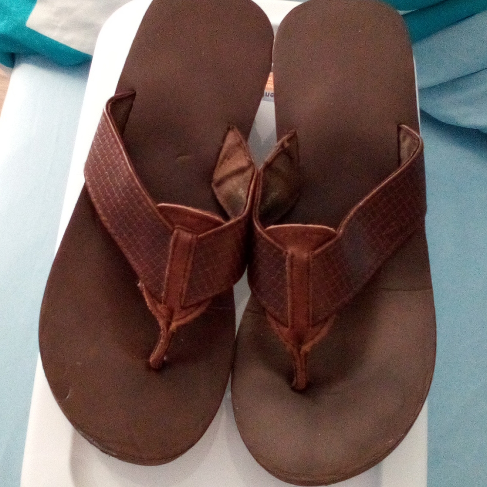 Sandals color brown